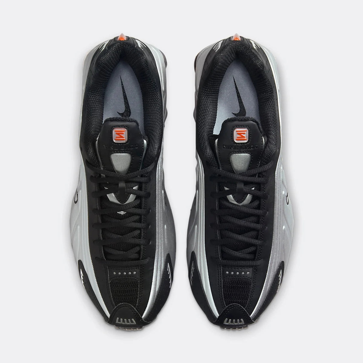 NIKE SHOX R4 NOIRE ET ARGENTÉE