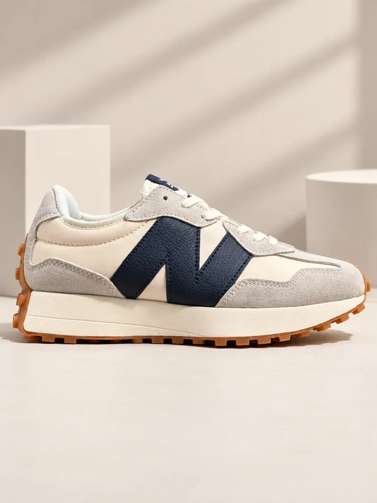 NEW BALANCE 574 – BEIGE & BLEU MARINE