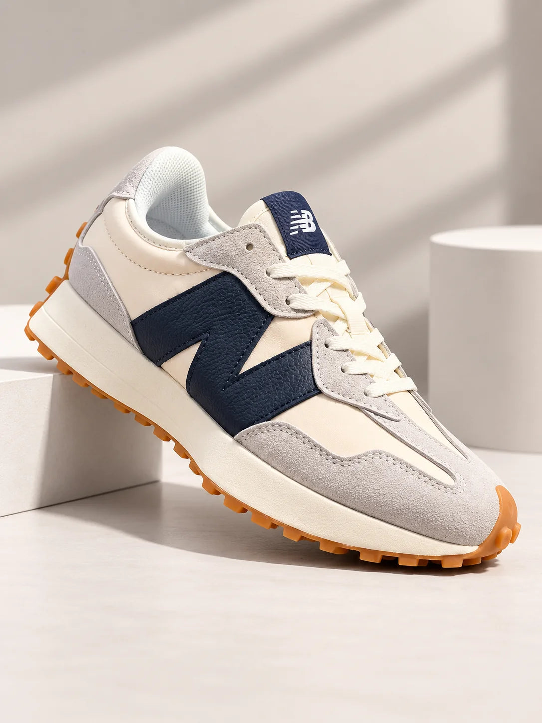 NEW BALANCE 574 – BEIGE & BLEU MARINE