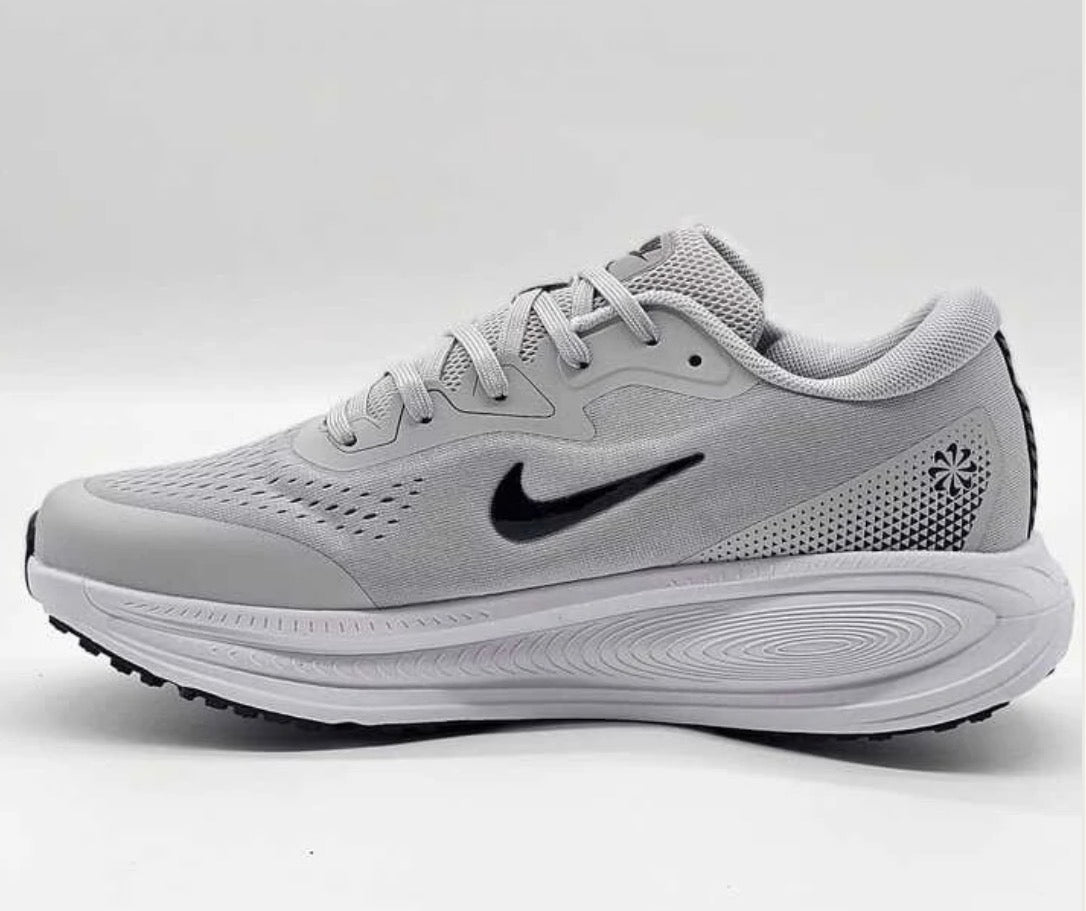 Nike Vomero 18