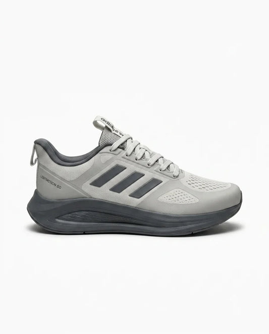 adidas Rapidmove Go – Gris / Noir Une silhouette moderne conçue pour offrir légèreté, stabilité et confort lors des journées les plus actives.