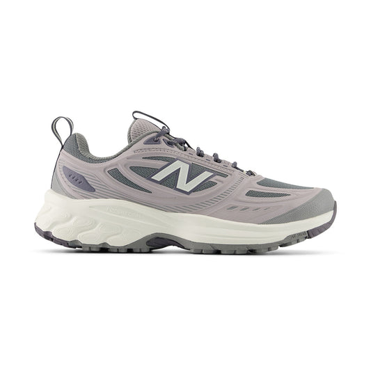New Balance 410 dotées d'une empeigne en mesh respirant et d'une épaisse semelle intermédiaire amortissante
