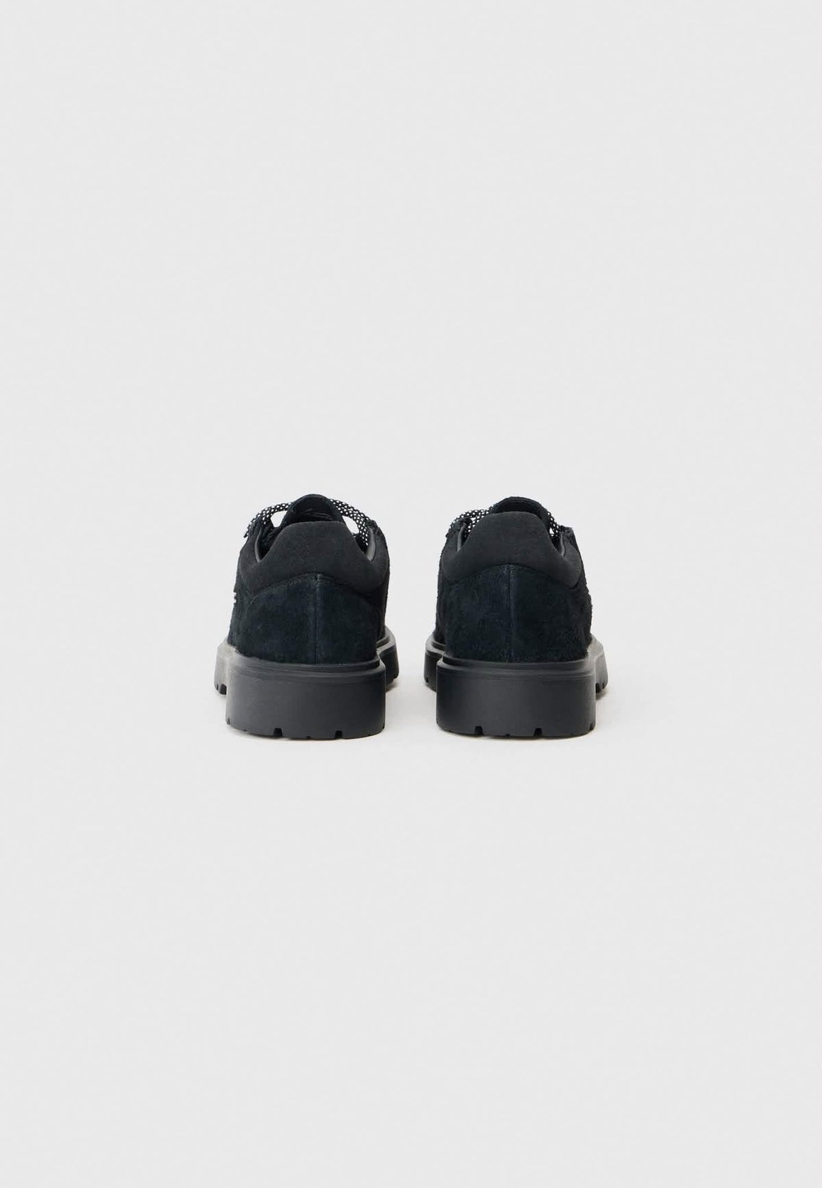 LACOSTE CARNABY PRO TREK – NOIR