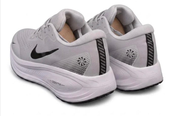 Nike Vomero 18