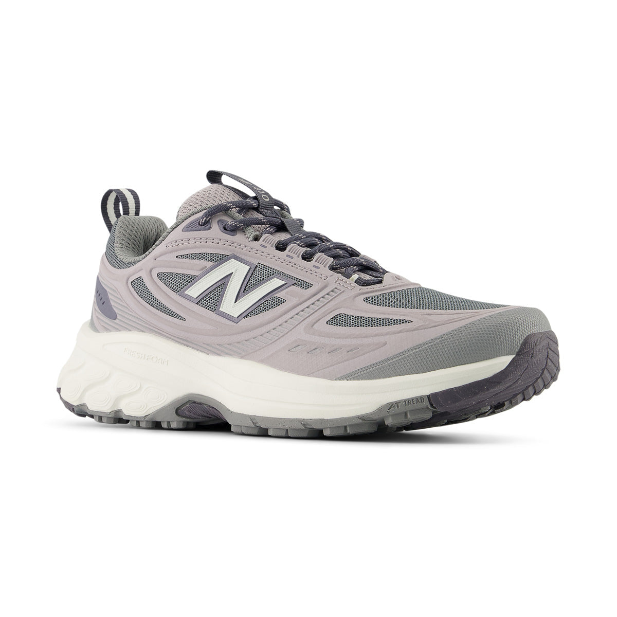 New Balance 410 dotées d'une empeigne en mesh respirant et d'une épaisse semelle intermédiaire amortissante